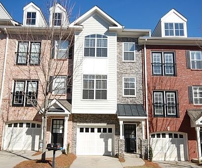 FRONT OF TOWNHOME