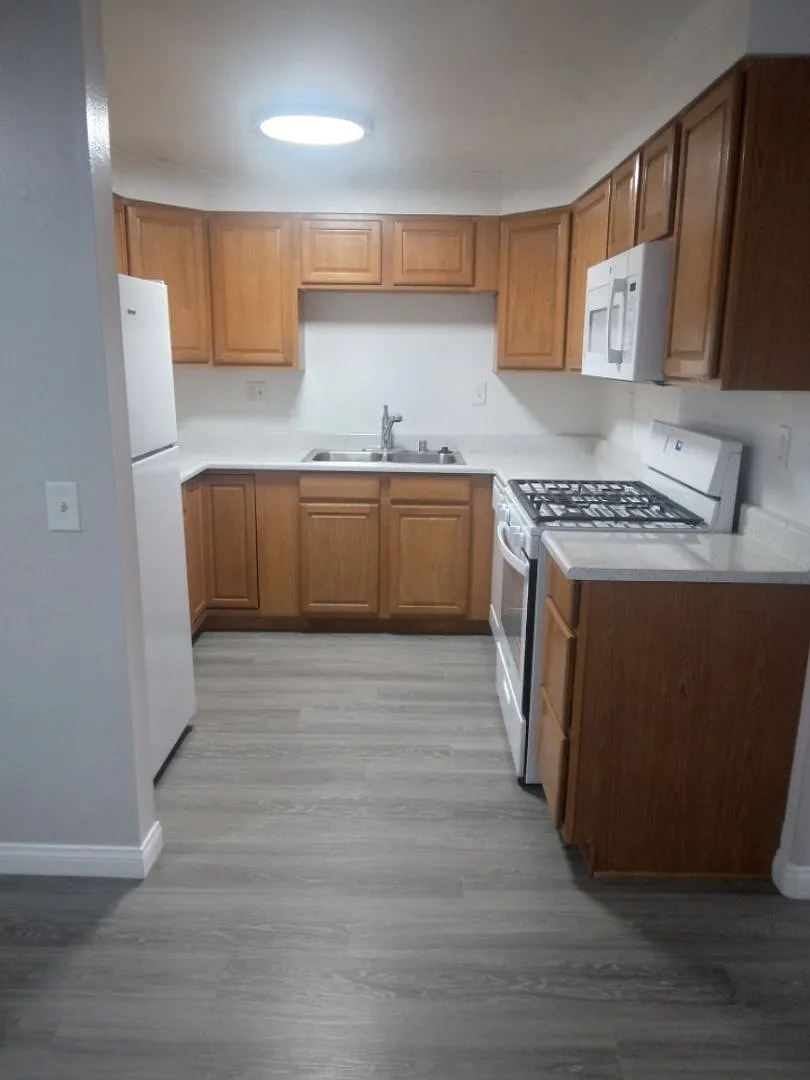 Bpw 344 Compton — Photo 3