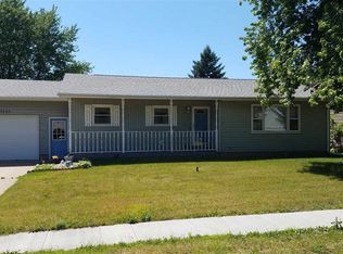 1421 Lawrence Ave, Camanche, IA 52730