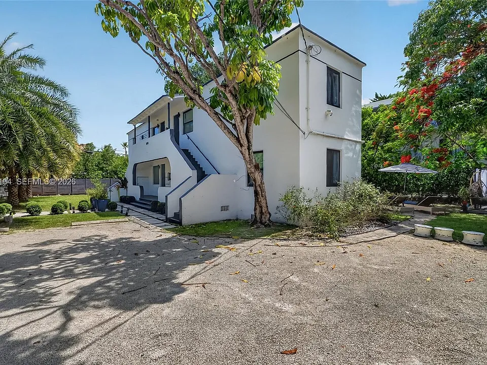 8270 NE 1st Pl #3