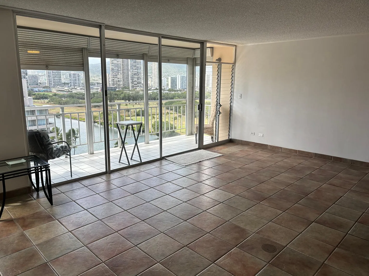2415 Ala Wai Blvd — Photo 2