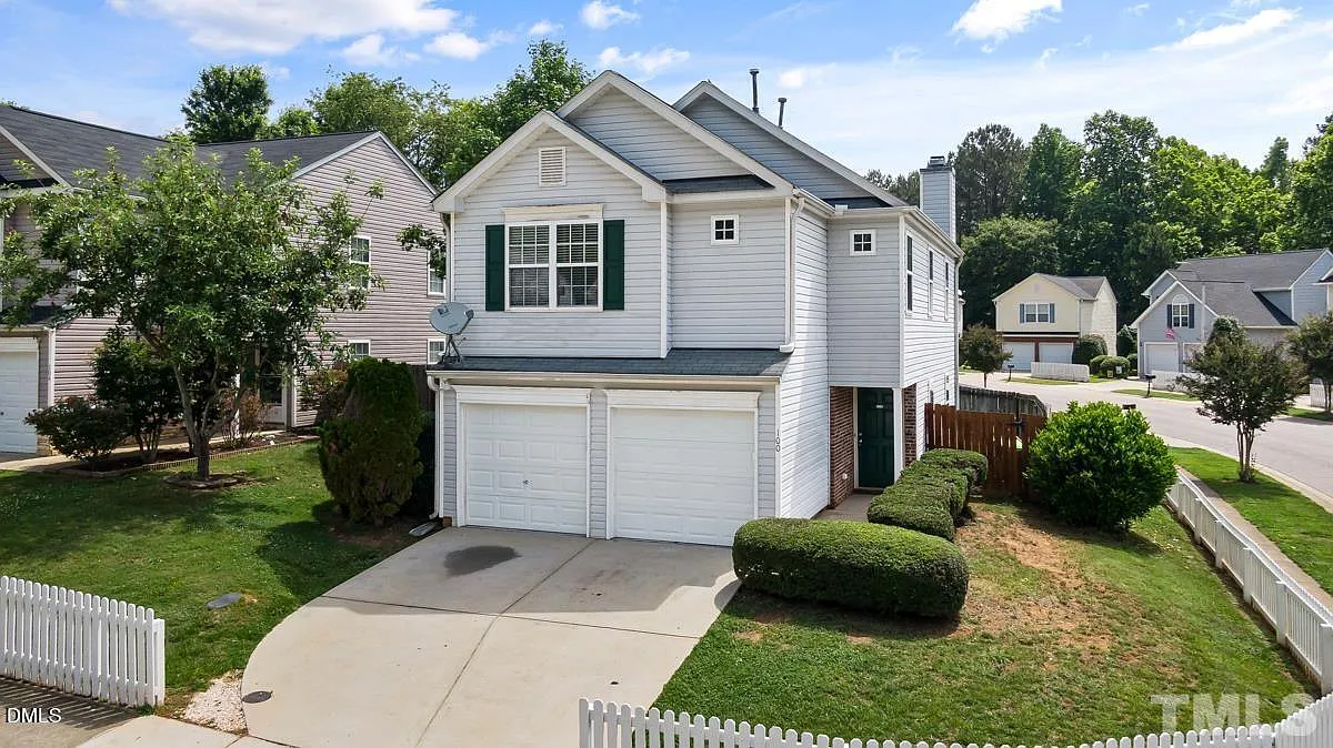 3 bed, 2.5 bath, $2,175 — Photo 2