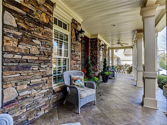 3rd image of 18524 Rollingdale Ln