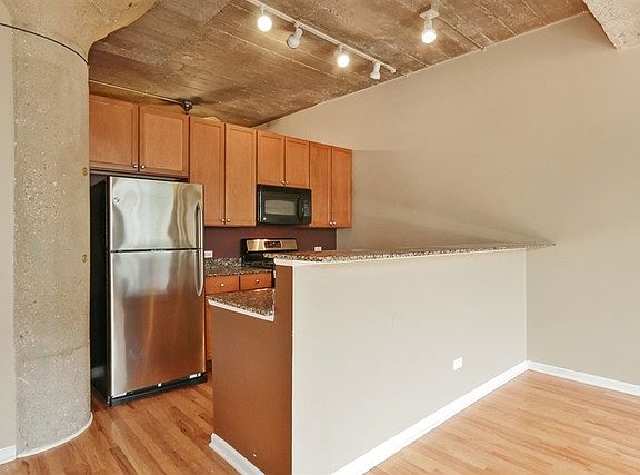 4th image of 1000 W 15th St Unit 319