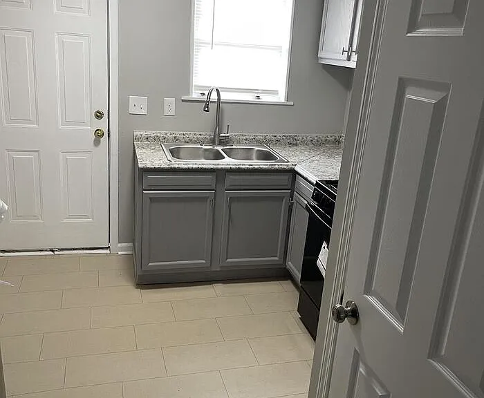 1425 Joseph E Boone Boulevard Northwest D #102 — Photo 8