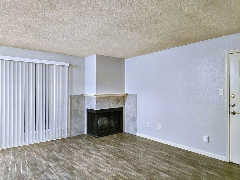 8389 Sands Point Dr — Photo 9
