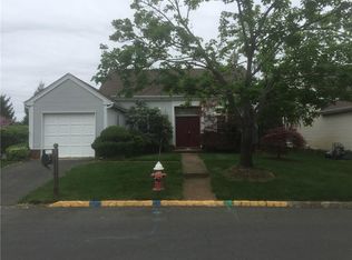 44 Rutland Ln, Monroe Township, NJ 08831