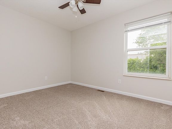 2nd image of 1346 Dartmouth Ct