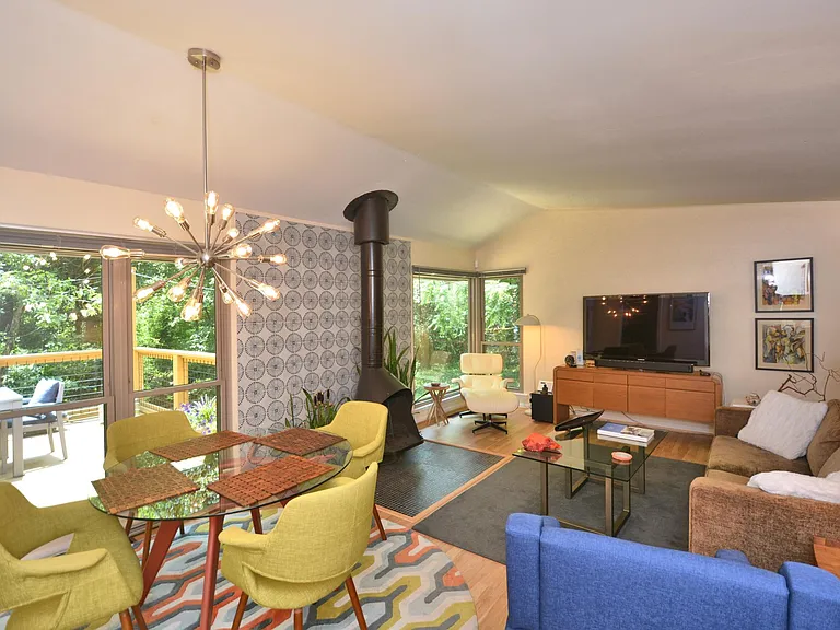 2268 Pine Ln — Photo 3
