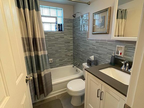 Bathroom Image 2