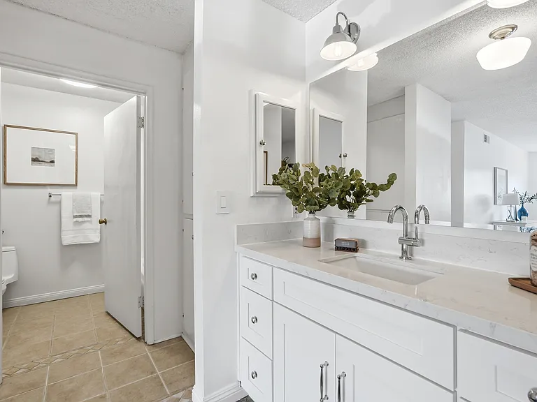 24420 Alliene Ave — Photo 17