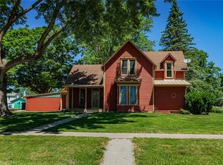 410 E 4th Ave, Indianola, IA 50125