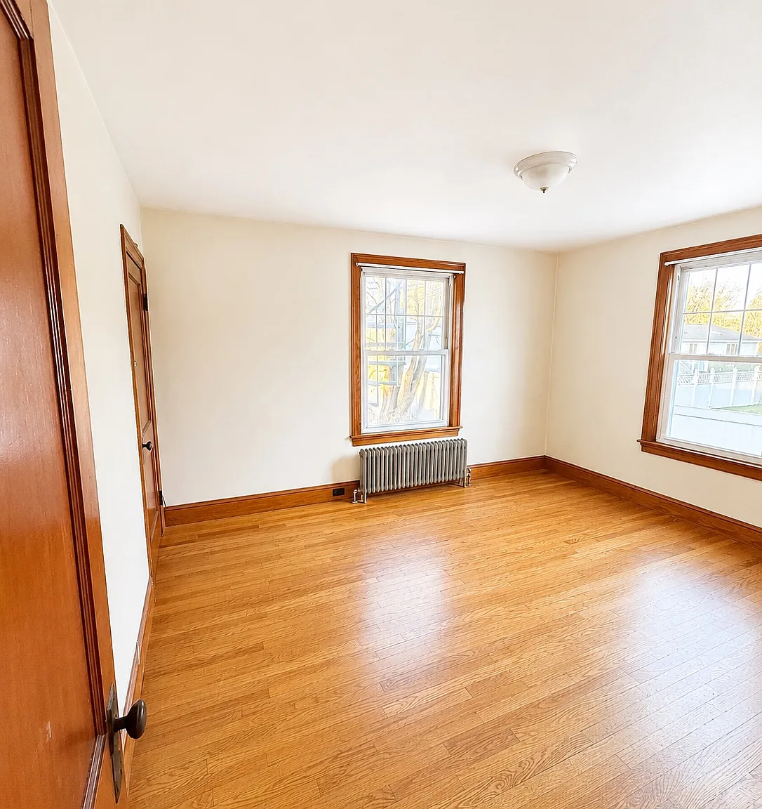 3 bed, 1100 sqft, $2,600 — Photo 3