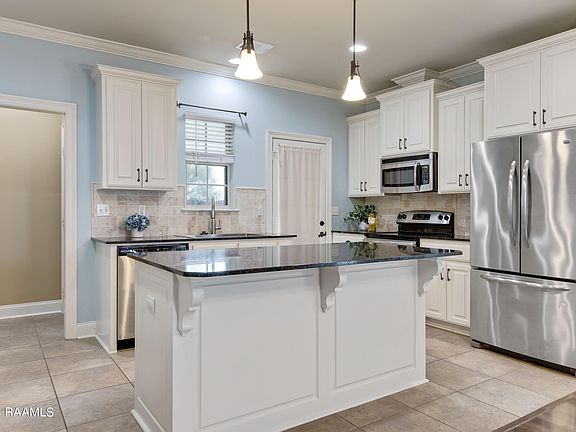 2nd image of 700 Highland View Dr