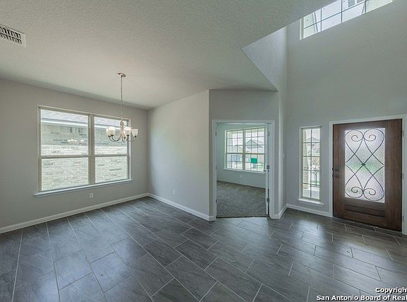 3rd image of 2940 Sunset Dr