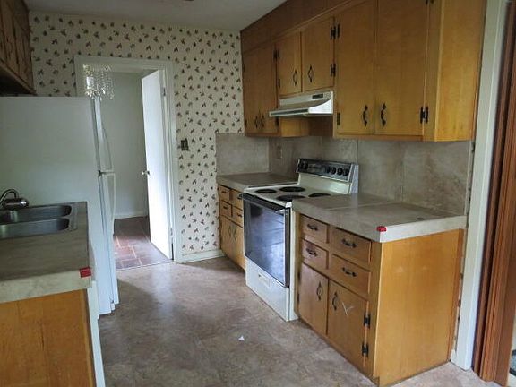 4th image of 3514 Jamaica Drive