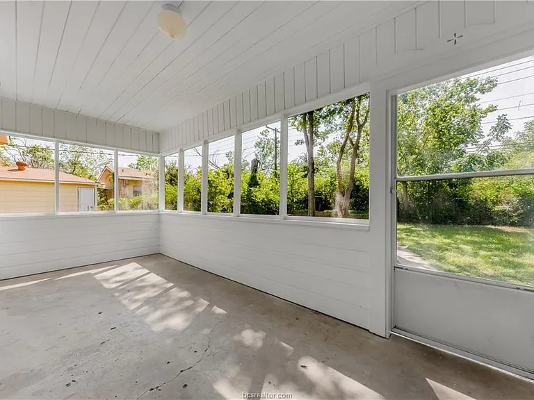 807 Enfield St — Photo 18