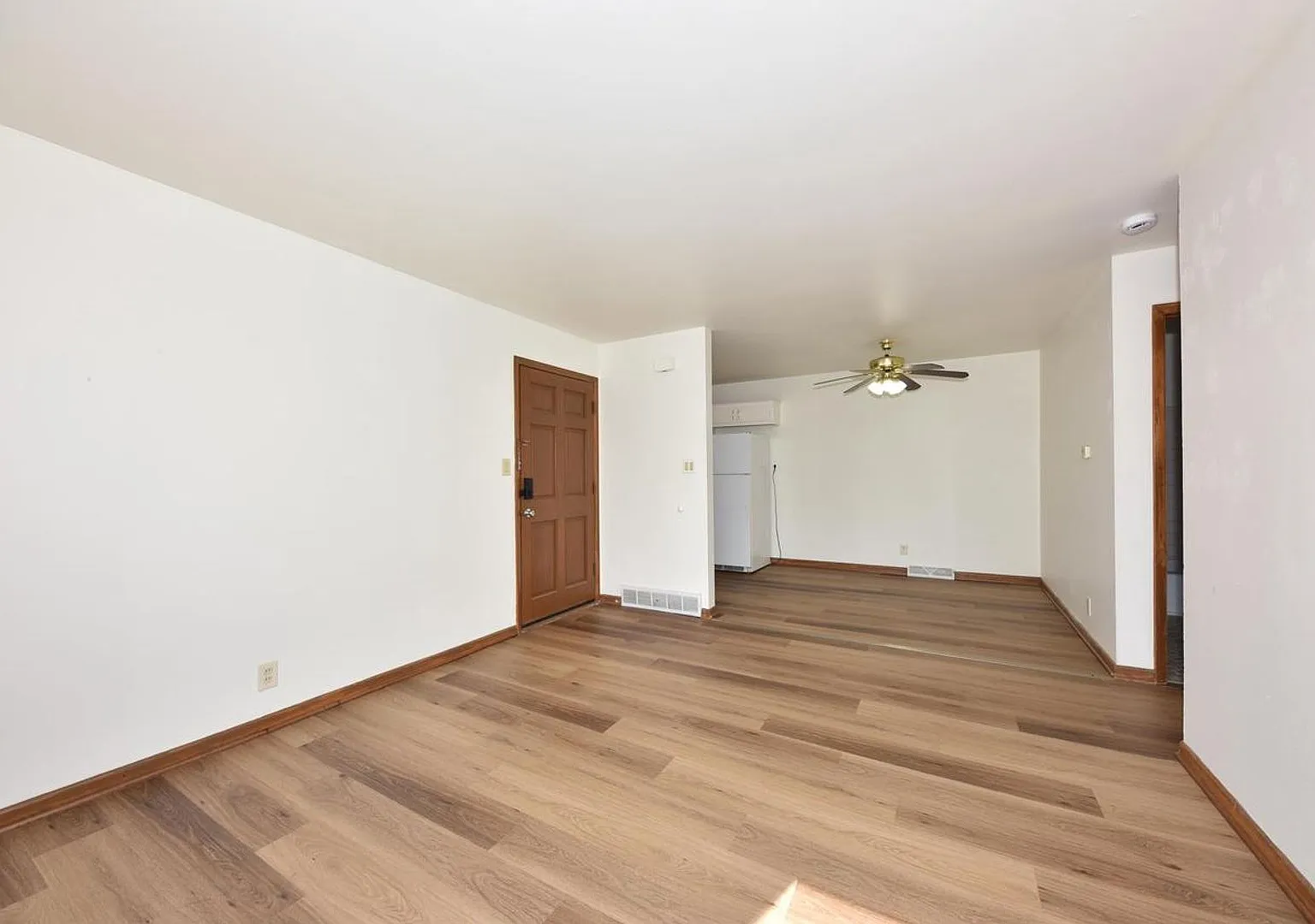 Green Tree and Park Place 2 bedroom apartment — Photo 3