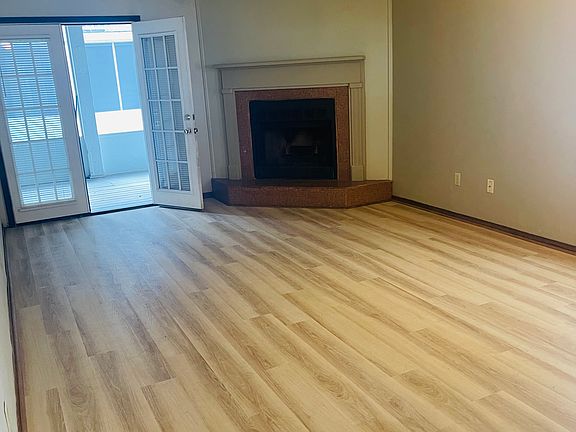 3rd image of 2813 Langley Ave APT 118
