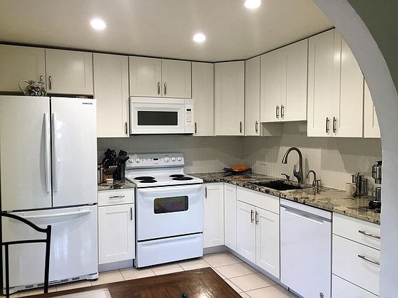 5th image of 1875 109th St Unit A