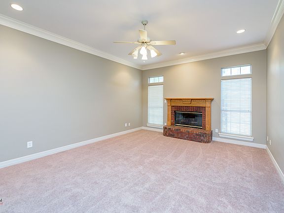 3rd image of 3635 Greenacres Dr #336