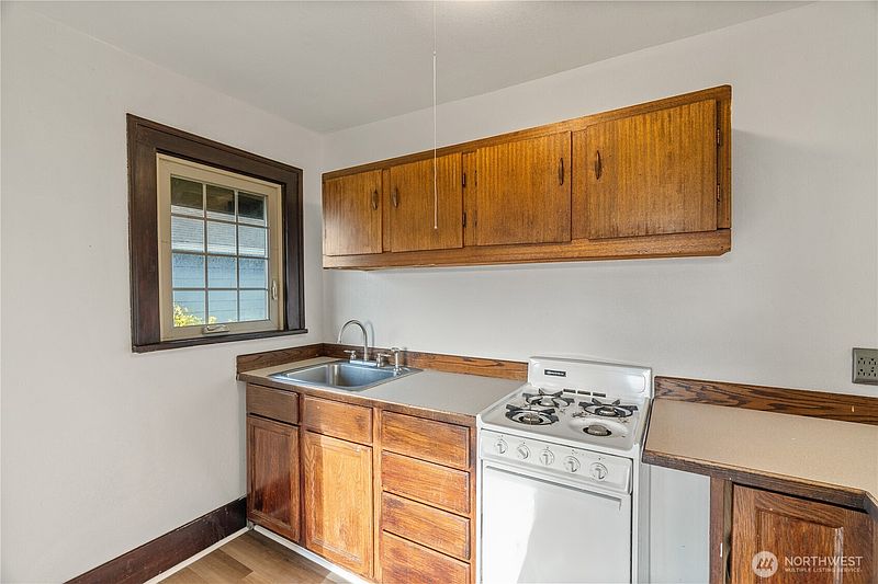 2nd image of 107 W 4th Street