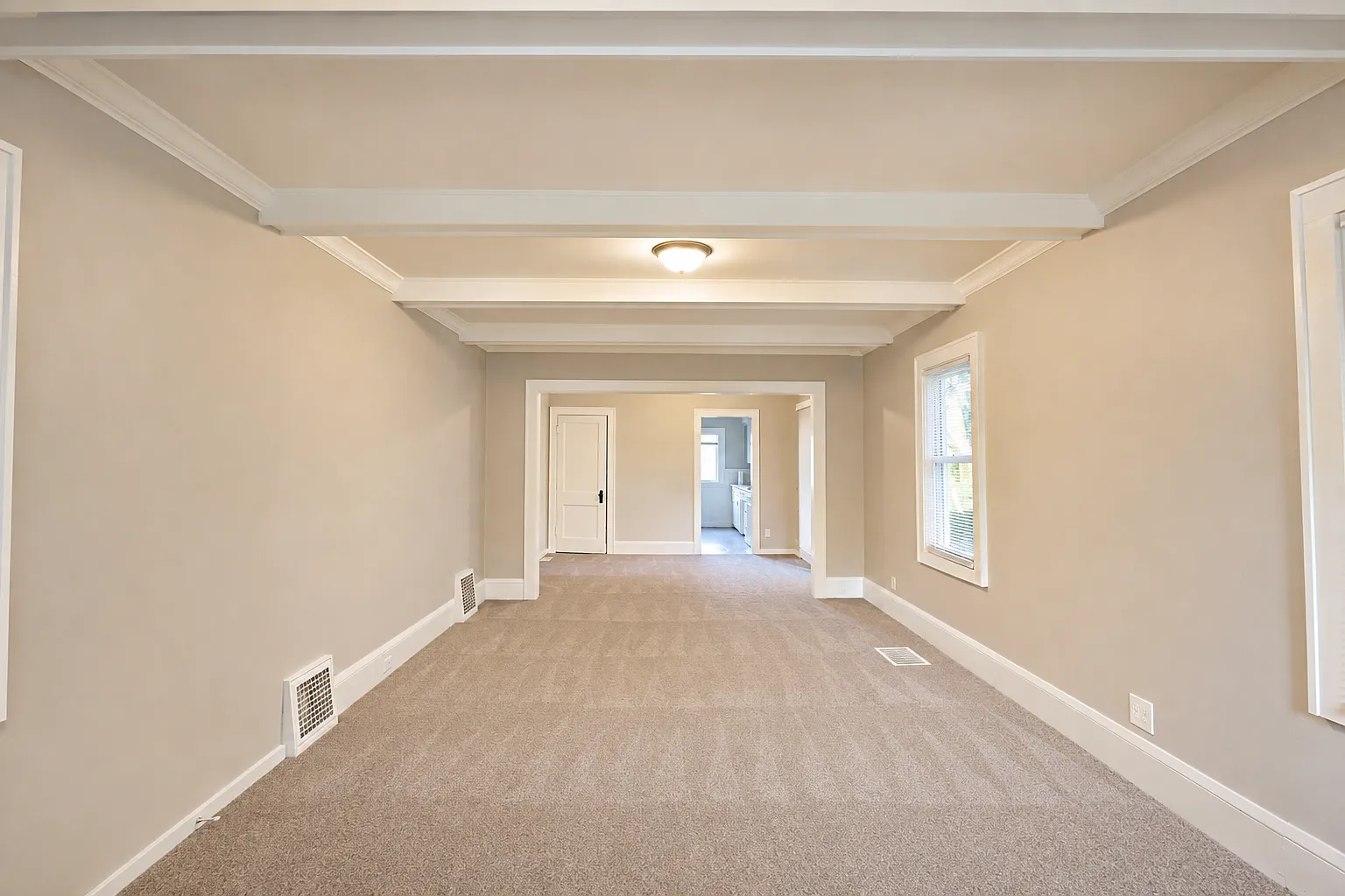 3 bed, 1101 sqft, $2,150 — Photo 2