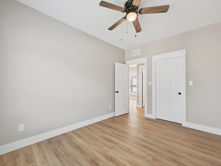 1124 N College Ave — Photo 6