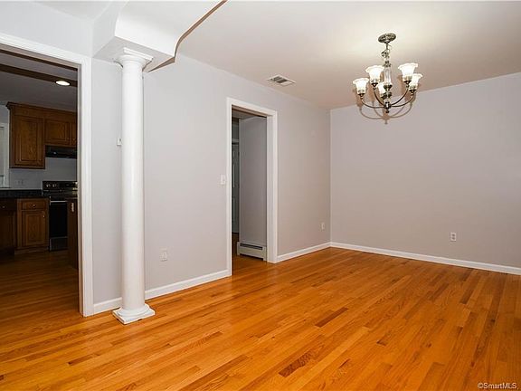 5th image of 27 Old Tavern Ln