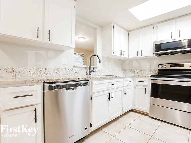 21019 Exmore Ave — Photo 3