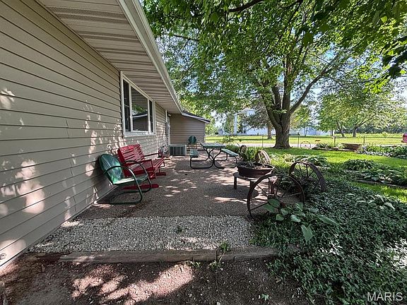 4th image of 215 S Oak St