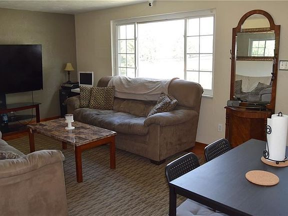 3rd image of 614 Elaine Dr