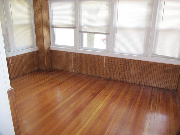 3rd image of 703 Richmond St