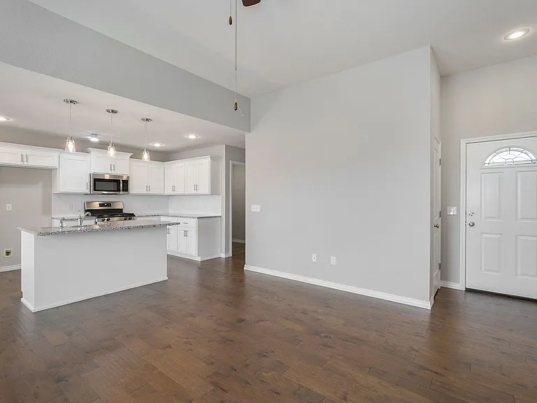 2414 E Mission St — Photo 6