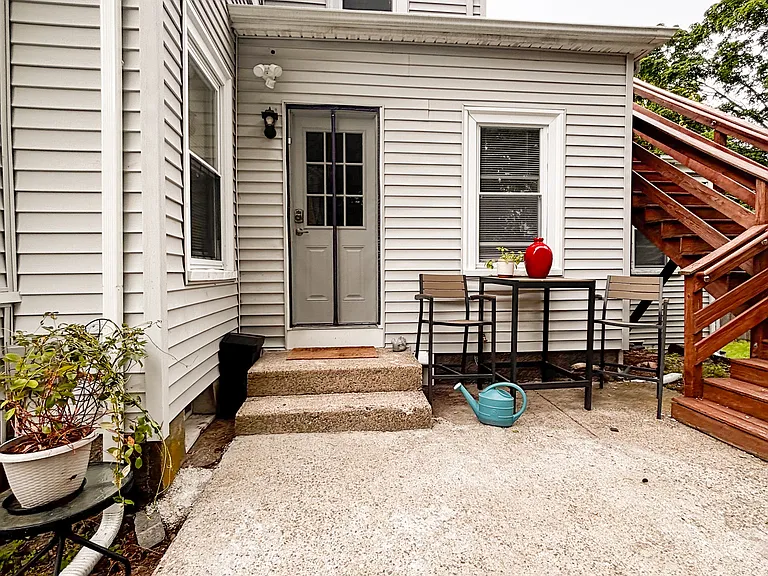 47 Laurel St #1 — Photo 15