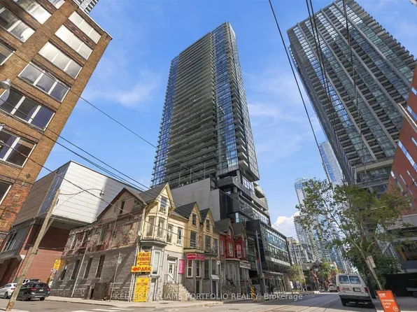 290 Adelaide St W #3001, Toronto, ON M5V 0P3