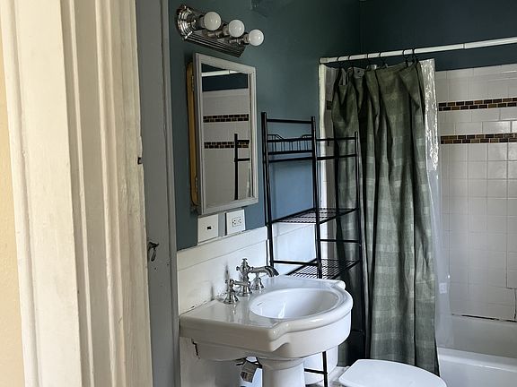 5th image of 1810 Lincoln St