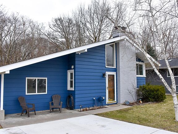 2nd image of 643 Roseland Dr