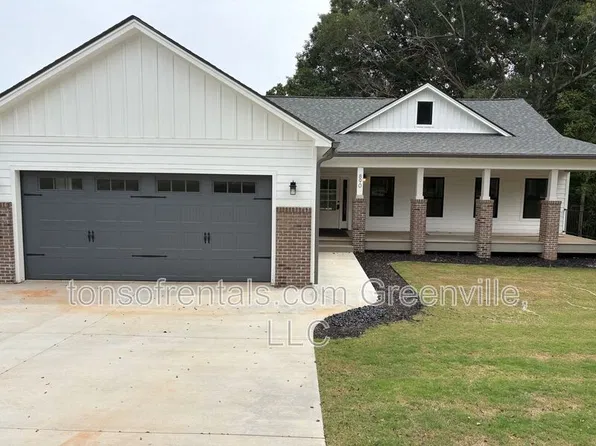 890 Crenshaw St, Pendleton, SC 29670