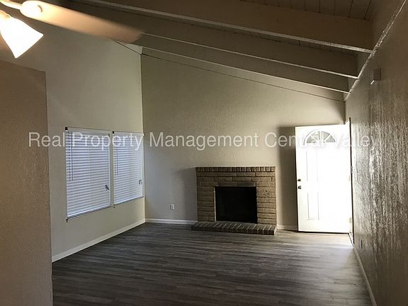 3rd image of 2557 Plantation Pl