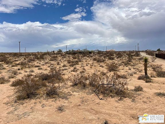 4th image of 32 Border Ave