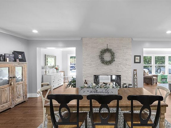 2nd image of 1810 Scotts Ln