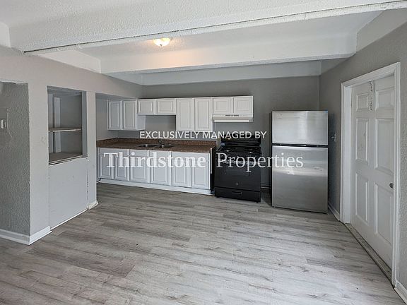 4th image of 833 E University Blvd Unit 105