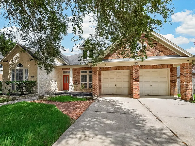706 Silver Creek Cir — Photo 4