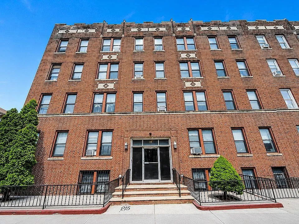 117 Corbin Ave #106