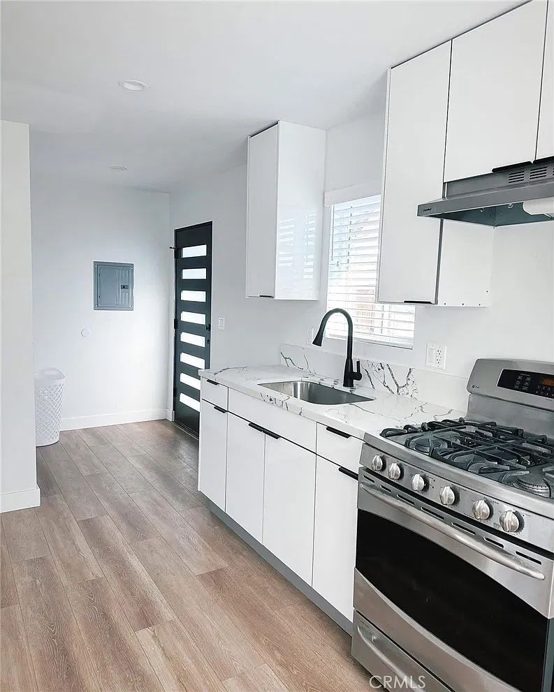 1 bed, 550 sqft, $2,200 — Photo 3