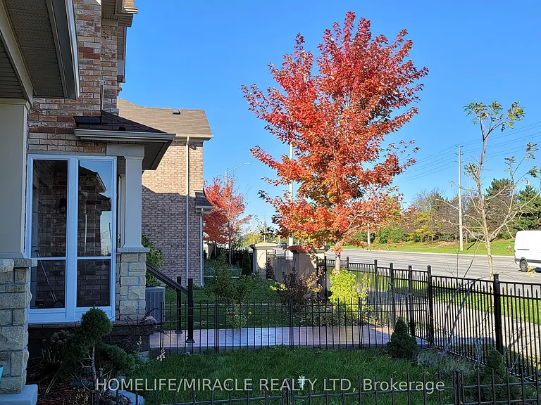 74 Hatton Ct — Photo 5