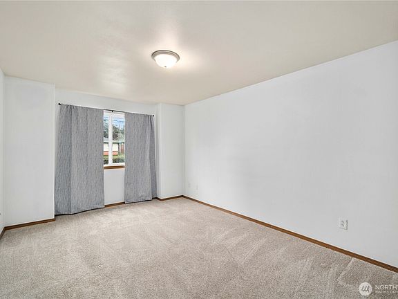 5th image of 10806 Park Avenue S