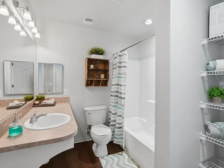 The Landings at Chandler Crossing - Student Living Priced per Bed — Photo 29