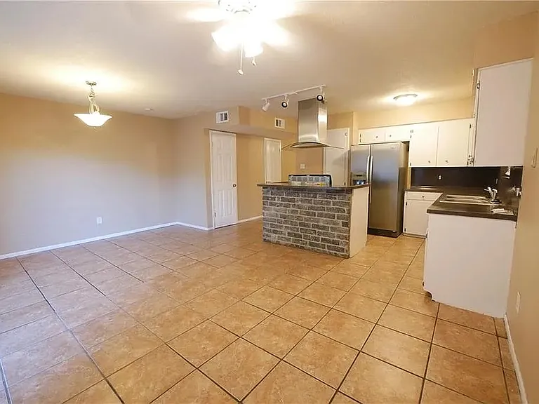 5001 Meandering Ln #A — Photo 3
